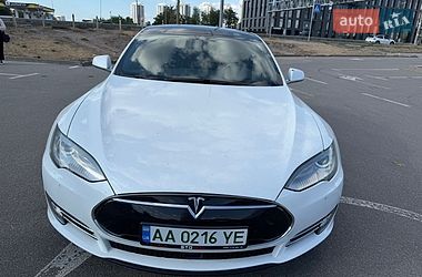 Лифтбек Tesla Model S 2015 в Киеве