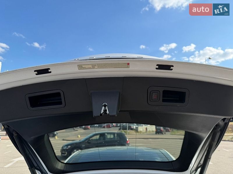 Лифтбек Tesla Model S 2015 в Киеве