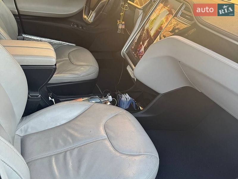 Ліфтбек Tesla Model S 2014 в Сумах фото 19 Ліфтбек Tesla Model S 2014 в Сумах