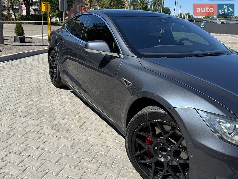 Лифтбек Tesla Model S 2016 в Львове фото 5 Лифтбек Tesla Model S 2016 в Львове