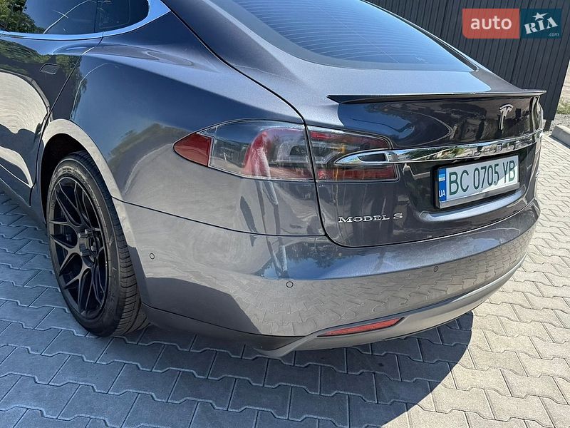 Лифтбек Tesla Model S 2016 в Львове фото 16 Лифтбек Tesla Model S 2016 в Львове