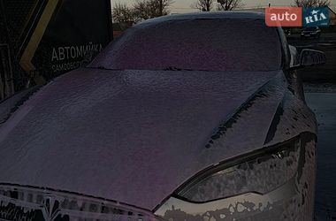 Ліфтбек Tesla Model S 2013 в Валках