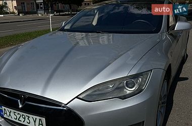 Ліфтбек Tesla Model S 2013 в Валках