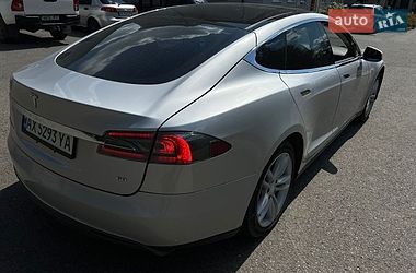 Ліфтбек Tesla Model S 2013 в Валках