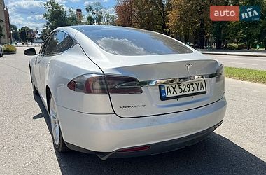 Ліфтбек Tesla Model S 2013 в Валках