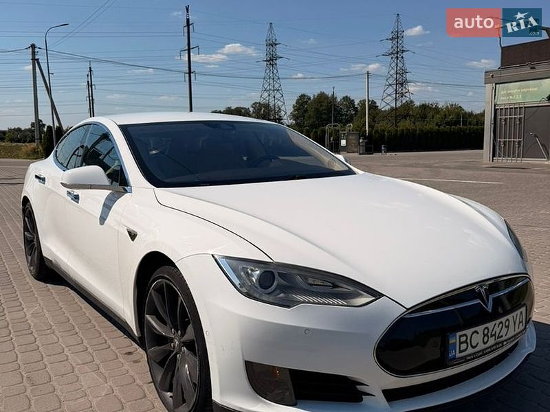 Tesla Model S 2015