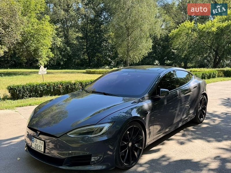 Лифтбек Tesla Model S 2018 в Чернигове