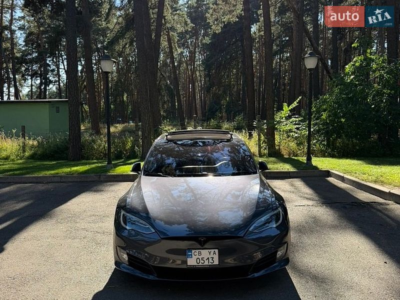 Лифтбек Tesla Model S 2018 в Чернигове