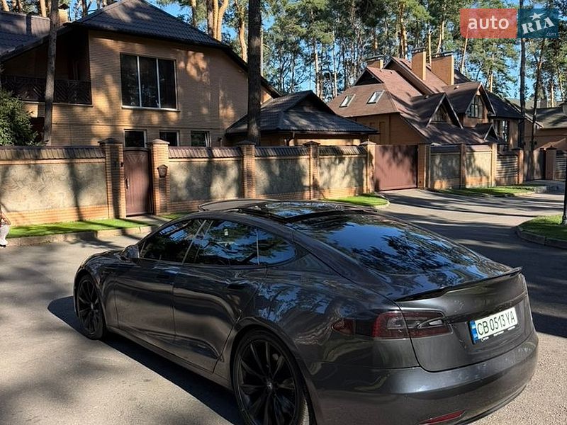 Лифтбек Tesla Model S 2018 в Чернигове