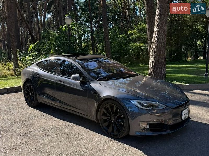 Лифтбек Tesla Model S 2018 в Чернигове