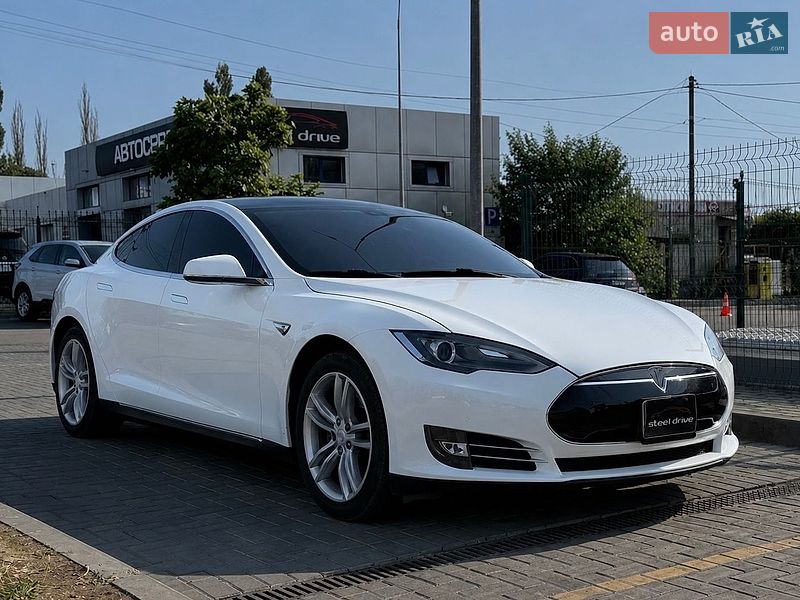 Лифтбек Tesla Model S 2014 в Николаеве