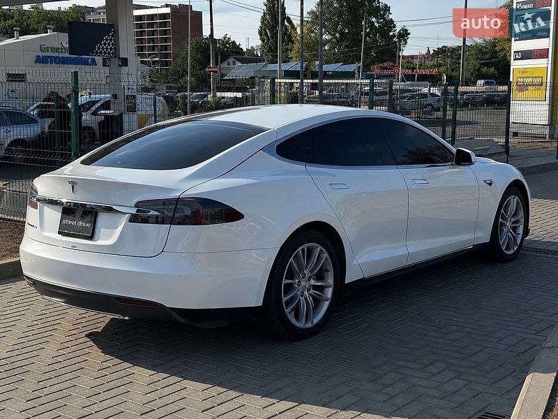 Лифтбек Tesla Model S 2014 в Николаеве