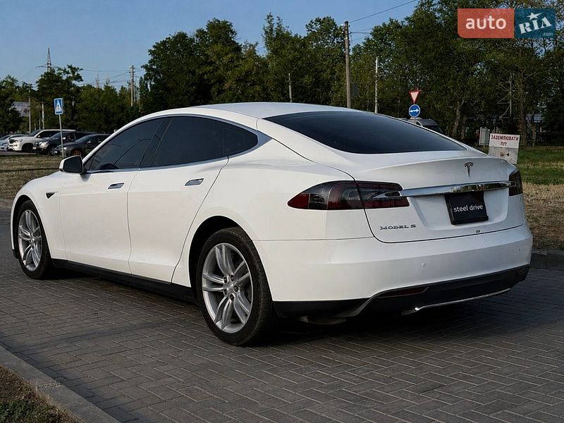 Лифтбек Tesla Model S 2014 в Николаеве