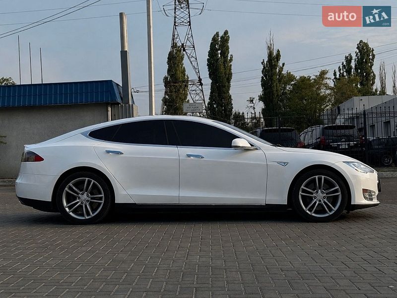 Лифтбек Tesla Model S 2014 в Николаеве