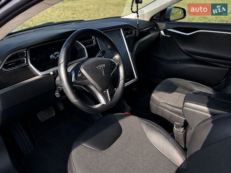 Лифтбек Tesla Model S 2014 в Николаеве
