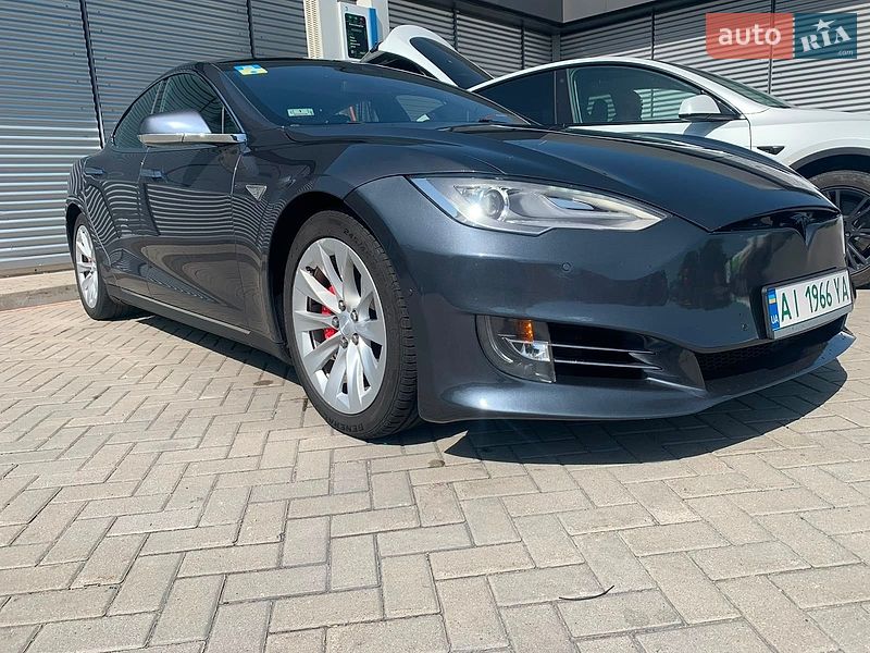 Tesla Model S 2015