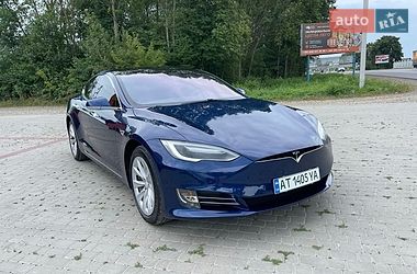 Ліфтбек Tesla Model S 2017 в Снятині