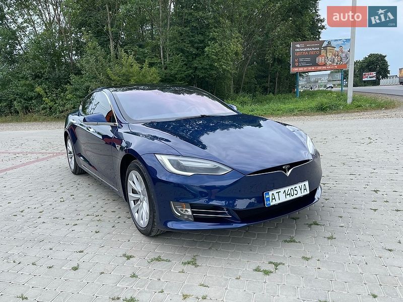 Ліфтбек Tesla Model S 2017 в Снятині