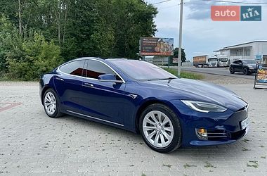 Ліфтбек Tesla Model S 2017 в Снятині