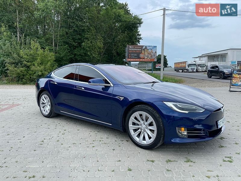 Ліфтбек Tesla Model S 2017 в Снятині
