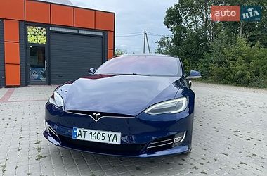 Ліфтбек Tesla Model S 2017 в Снятині