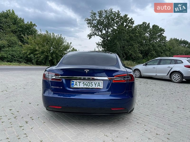 Лифтбек Tesla Model S 2017 в Снятине