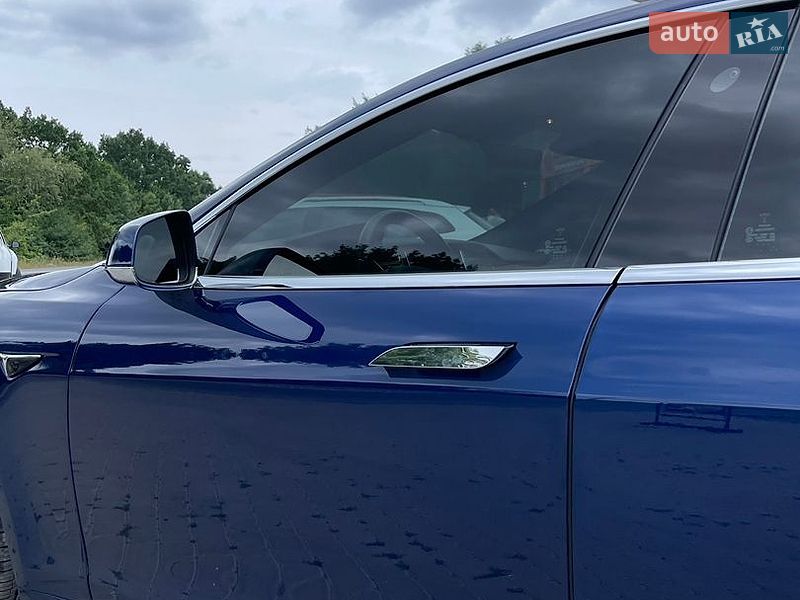 Ліфтбек Tesla Model S 2017 в Снятині