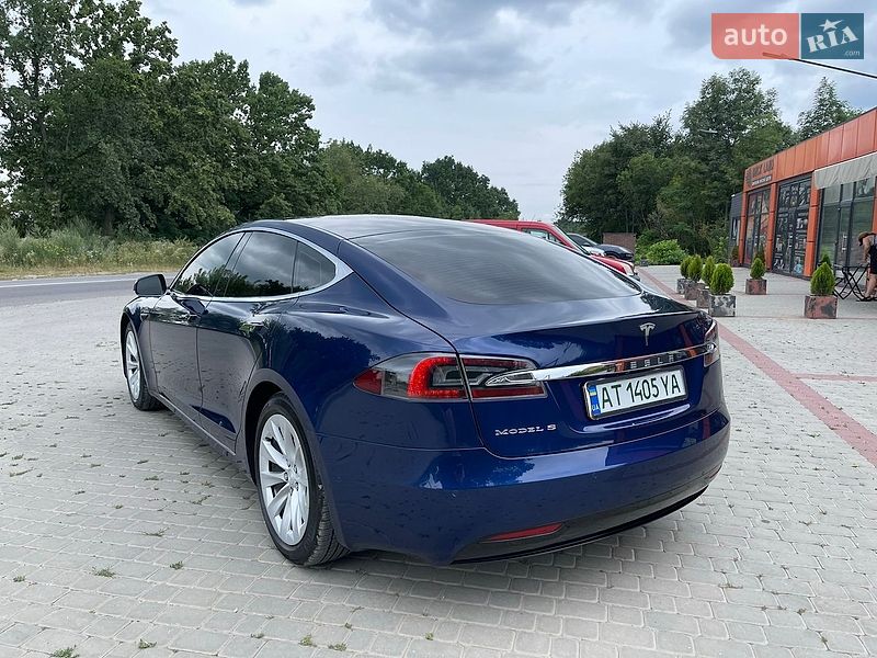Ліфтбек Tesla Model S 2017 в Снятині