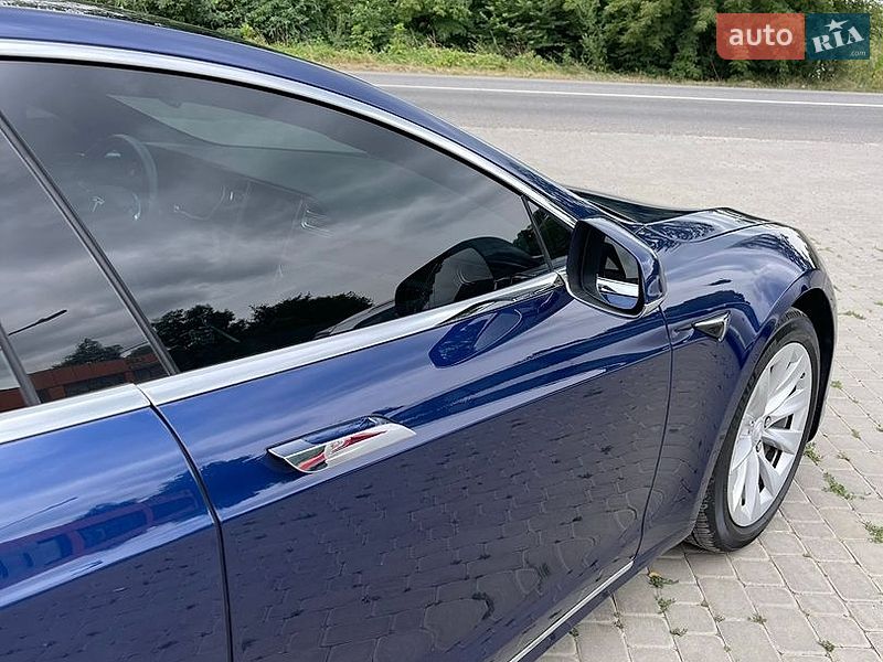 Ліфтбек Tesla Model S 2017 в Снятині
