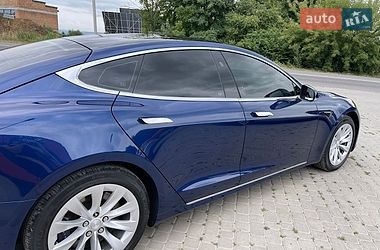 Ліфтбек Tesla Model S 2017 в Снятині