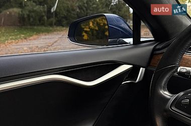 Ліфтбек Tesla Model S 2017 в Снятині