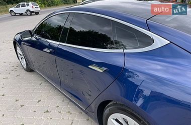 Ліфтбек Tesla Model S 2017 в Снятині