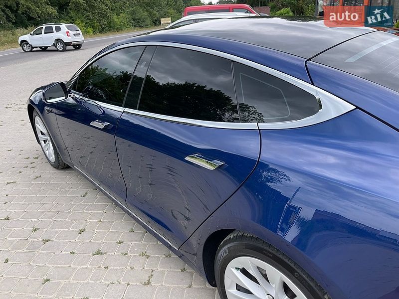 Ліфтбек Tesla Model S 2017 в Снятині