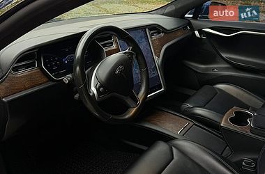 Ліфтбек Tesla Model S 2017 в Снятині