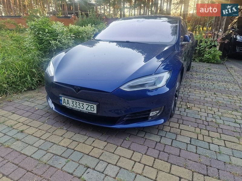 Tesla Model S 2015