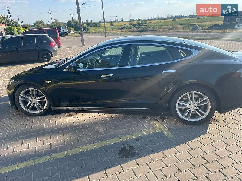 Ліфтбек Tesla Model S 2013 в Полтаві