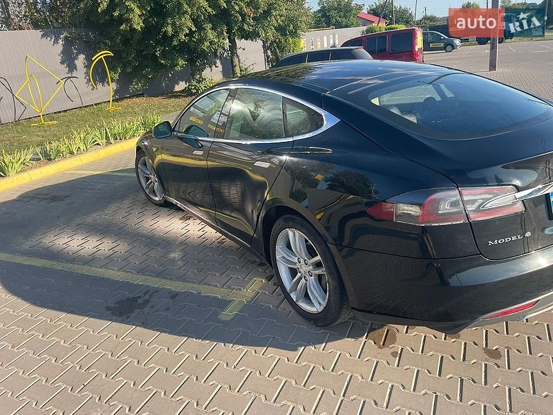 Ліфтбек Tesla Model S 2013 в Полтаві
