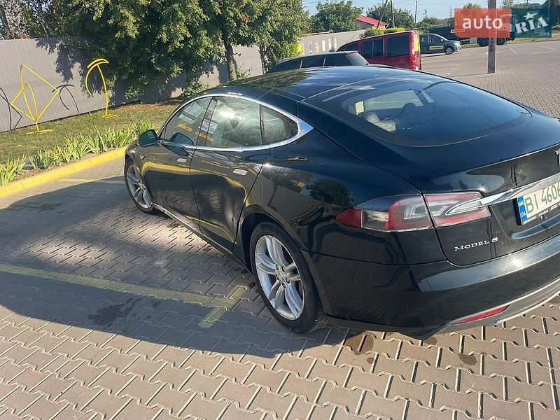 Ліфтбек Tesla Model S 2013 в Полтаві
