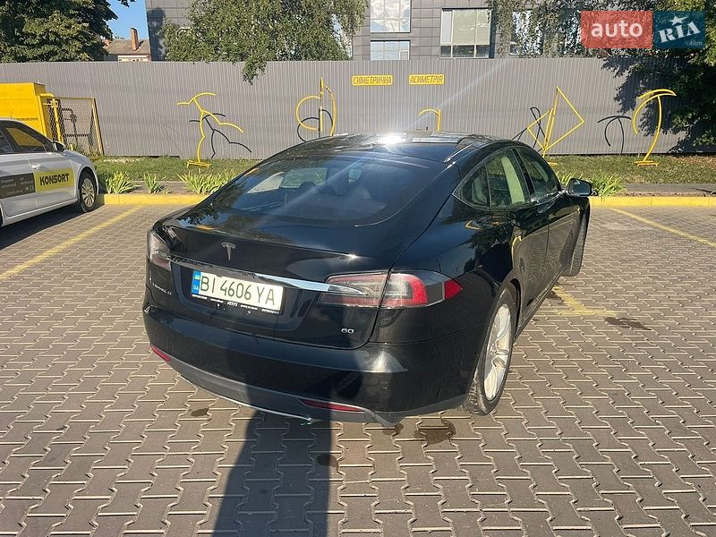 Ліфтбек Tesla Model S 2013 в Полтаві