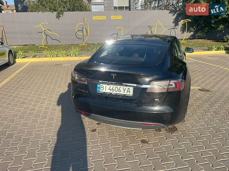 Ліфтбек Tesla Model S 2013 в Полтаві