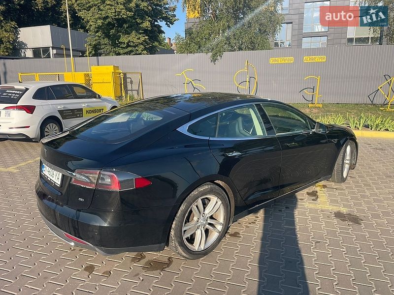 Ліфтбек Tesla Model S 2013 в Полтаві