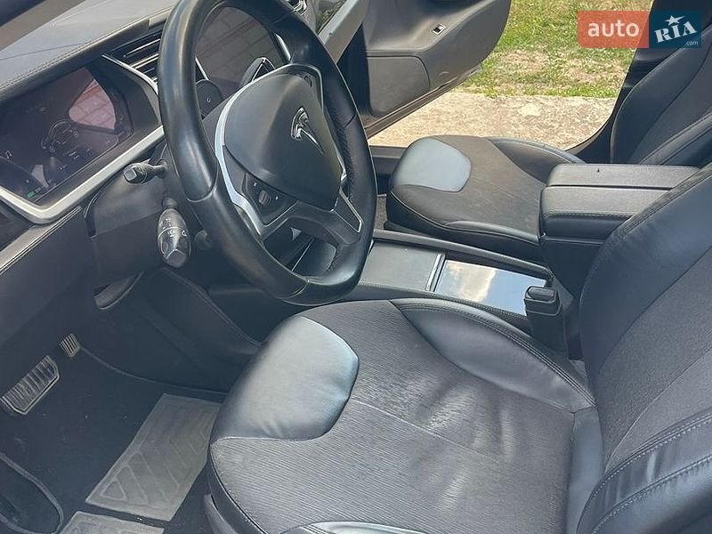 Ліфтбек Tesla Model S 2013 в Полтаві