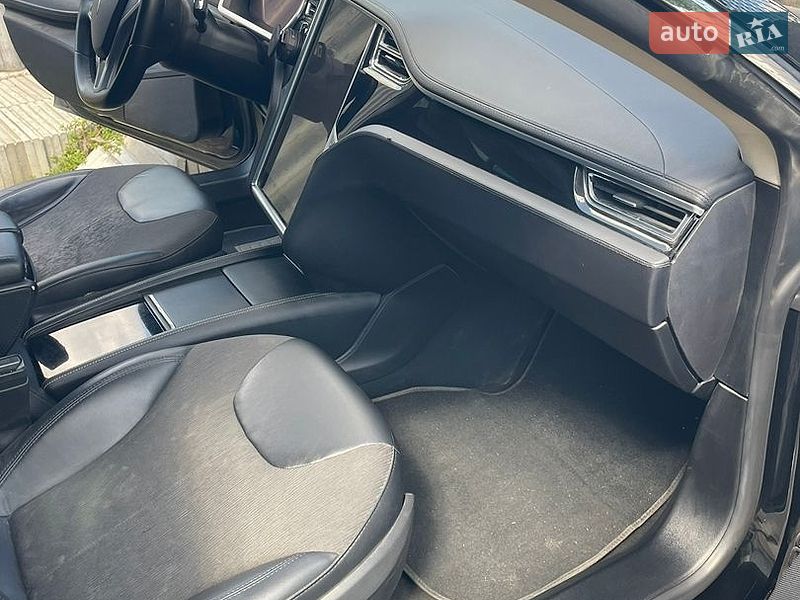Ліфтбек Tesla Model S 2013 в Полтаві