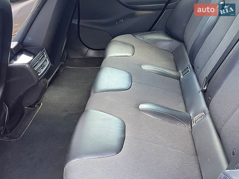 Ліфтбек Tesla Model S 2013 в Полтаві
