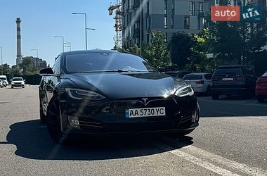 Ліфтбек Tesla Model S 2016 в Києві
