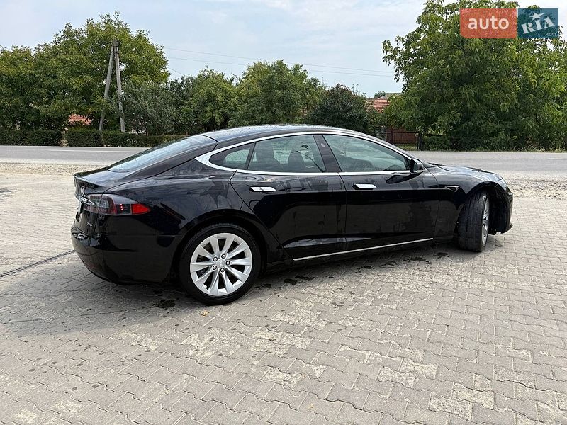 Лифтбек Tesla Model S 2018 в Коломые