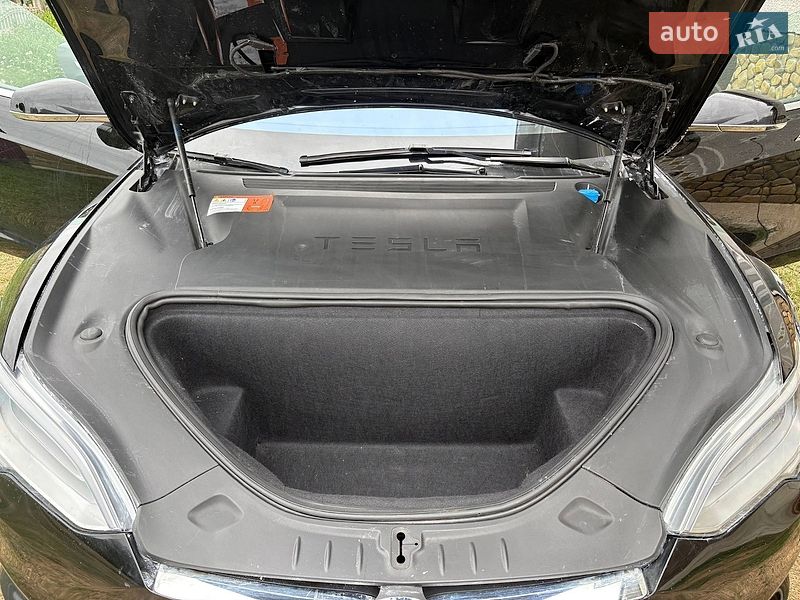 Лифтбек Tesla Model S 2018 в Коломые