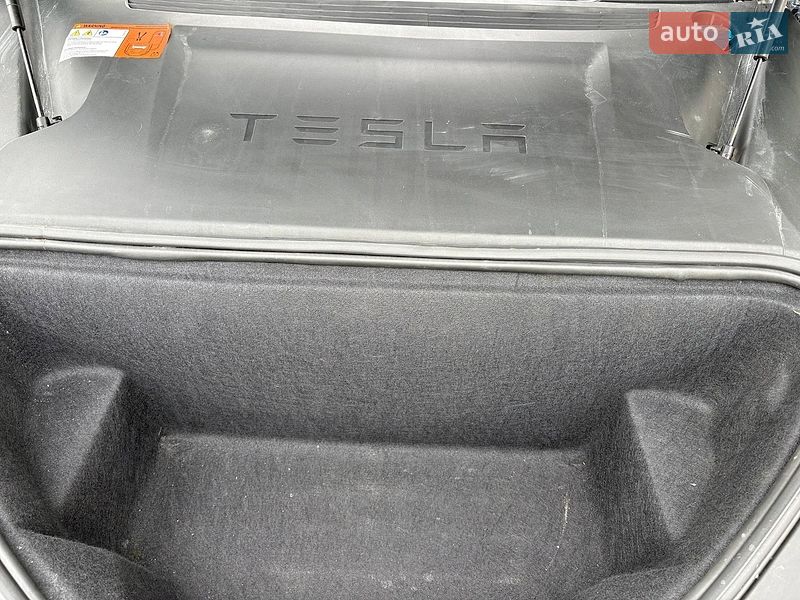 Лифтбек Tesla Model S 2018 в Коломые
