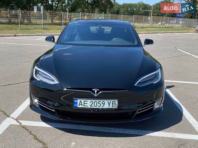 Лифтбек Tesla Model S 2018 в Днепре
