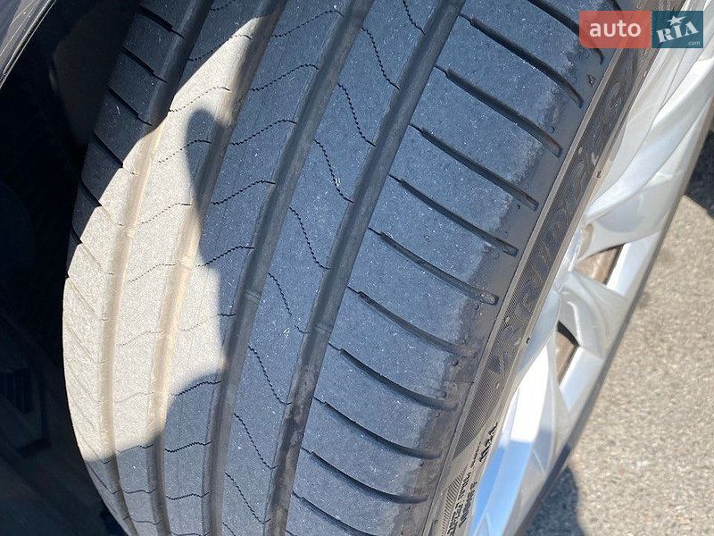 Лифтбек Tesla Model S 2018 в Днепре